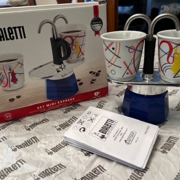 NEW Bialetti Italian Espresso Mini Stove Top Coffee Machine; 2 Designer Cups - Picture 4 of 13